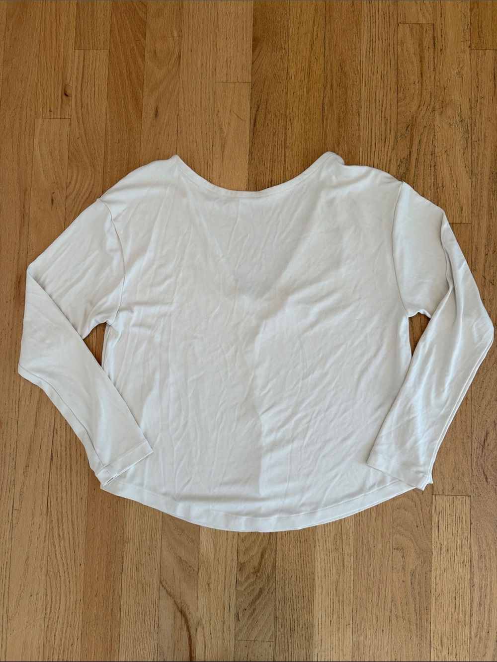 Like New: lululemon Off-White Long Sleeve Top w/ V-Shaped Back, Cozy! sz Small